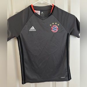 US Size XS UK size 7-8 FC BAYERN MUNCHEN ADIDAS SHIRT